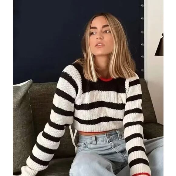 Set You Free Backless Knitted Crop Top - Edgy Elegance by Chicgenes - Picture 2 of 6